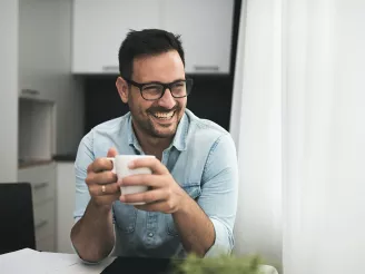 Mann Kaffee Büro
